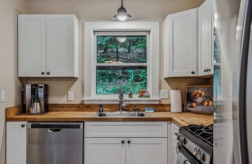 West Hartford House | Acres & Views! Firepit, BBQ | Bayley Way Getaway