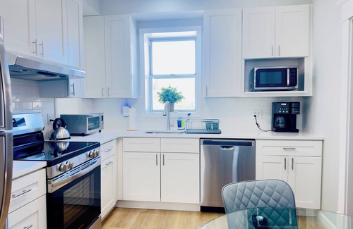 Ventnor City Condo | ACROSS from Ventnor BEACH BLOCK! 2 bd -and 2 ba unit - 8th house from beach.