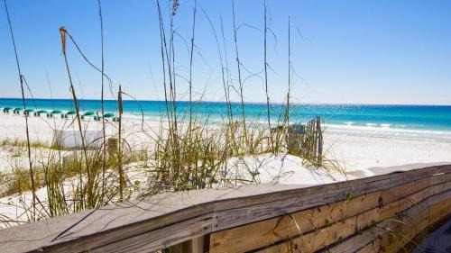 Lullwater Beach House | Across Street from Beach - Close to Pier Park - Sleeps 6!