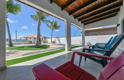 Pos Chiquito Villa | Across the Beach w Massive Backyard Beach Tennis