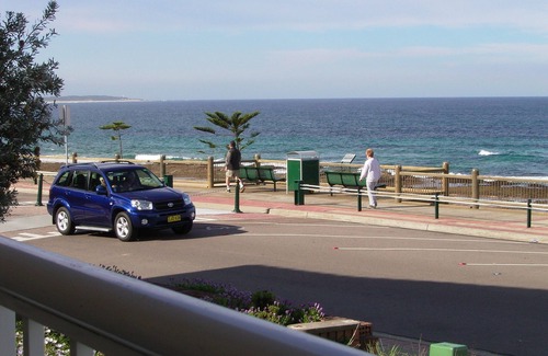 The Entrance Apartment | Across the Road from The Entrance beach and pools
