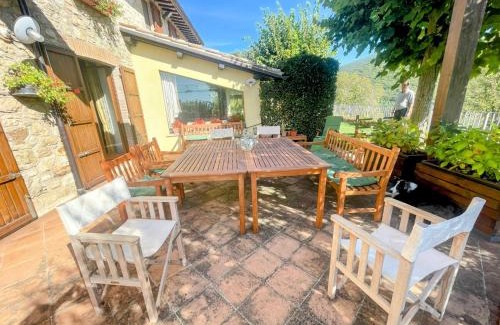 Spoleto House | Activities for the sporty Or be a lounge lizard Everything here Sleeps 10