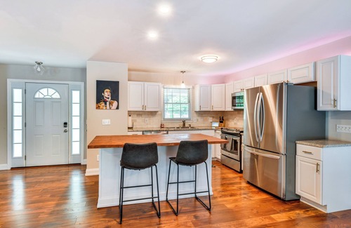 Acworth House | Acworth Oasis w/Pool, Hot Tub & Fire Pit!