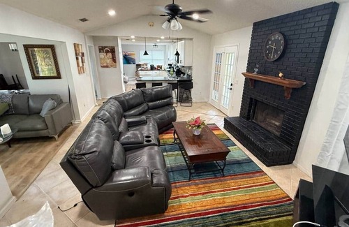 Del Rio House | ADA Luxurious Vacation Home In Jacksonville