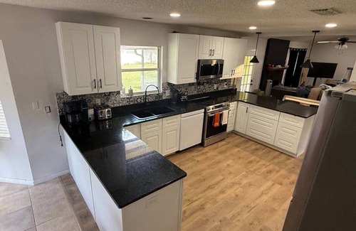 Del Rio House | ADA Luxurious Vacation Home In Jacksonville