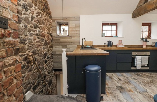 Ravenglass Cottage | ADA'S COTTAGE, pet friendly, country holiday cottage in Holmrook