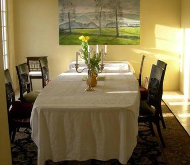 Newfane Bed & Breakfast | Adams Hill House Retreat - Artist-Architect's Estate, Newfane Vermont