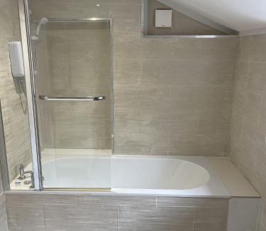 Grangetown House | Adanhouse-stockland spacious 5 bedroom house sleeps 12 private garden