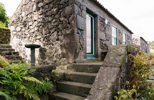 Prainha House | Adega Flor da Ribeira - Adegas do Pico