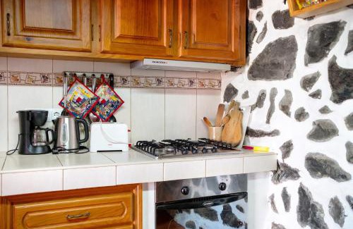 Calheta de Nesquim House | Adega Velha