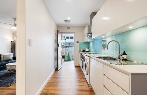 Torrens Park House | Adelaide 2 bedroom unit with free WIFI, Netflix & parking