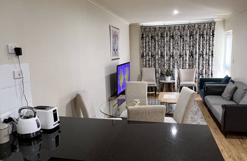Adelaide Central Business District Apartment | ADELAIDE CENTRAL APARTMENT - 3BR, 2BATH & CARPARK