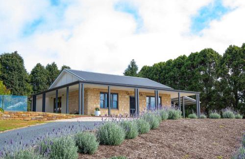 Summertown Villa | Adelaide Hills luxury cottage spectacular views