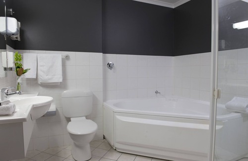 Adelaide Central Business District Hotel | Adelaide Riviera Hotel