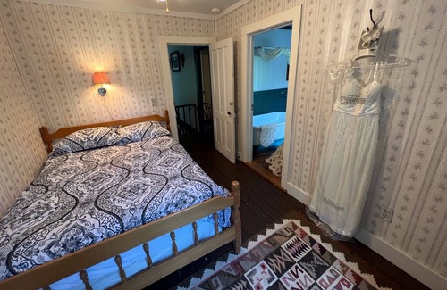 Newcomb House | Adirondack Cedar Inn-Lake Harris-Perfect Getaway for entire family