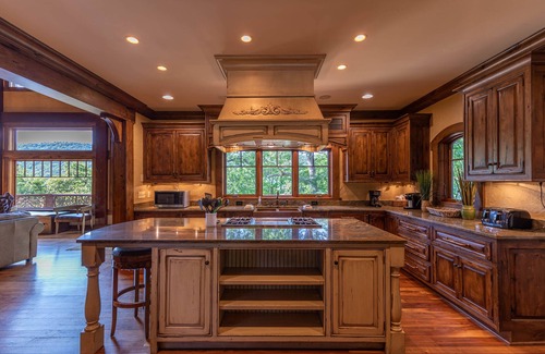 Boone House | Adirondack - Luxury Pet Friendly 7500+ Square Foot Boone Home with Views, Fireplace, & Game Room!