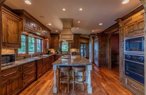 Boone House | Adirondack - Luxury Pet Friendly 7500+ Square Foot Boone Home with Views, Fireplace, & Game Room!