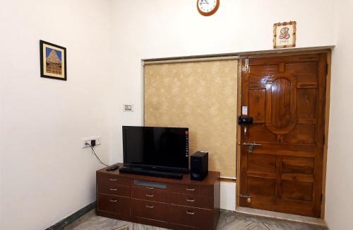 Jabalpur Apartment | Aditya Premium HomeStay- Furnished Air Conditioned- 2BHK