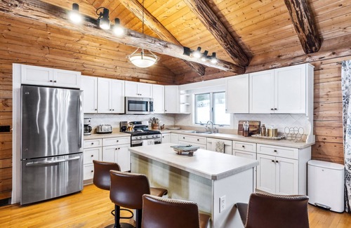 Quechee House | Adj to Farm, Log Cabin, Views! - Turkey Trot Lane