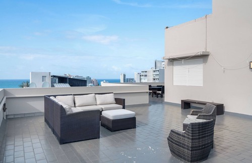 Miramar Apartment | Adjacent to Historic San Juan $vert$ Close to La Placita $vert$ Ideal for Groups