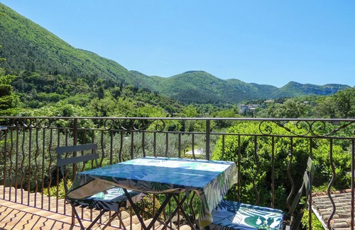 Nyons Apartment | Adjoining apartment country house with superb views south.