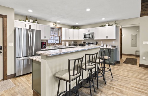 Inlet House | ADK/Rosemary’s Lodge/Great Location with trail access/Old Forge/Water Safari