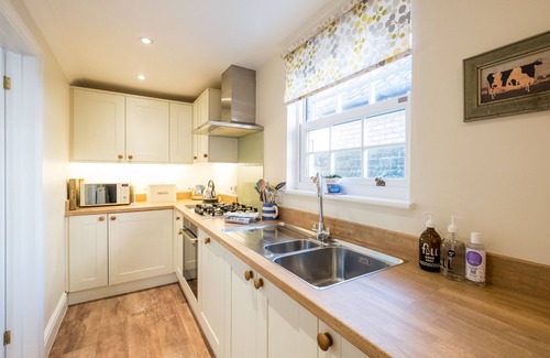 Aldeburgh Cottage | Admiral Cottage - sleeps 2 guests in 1 bedroom