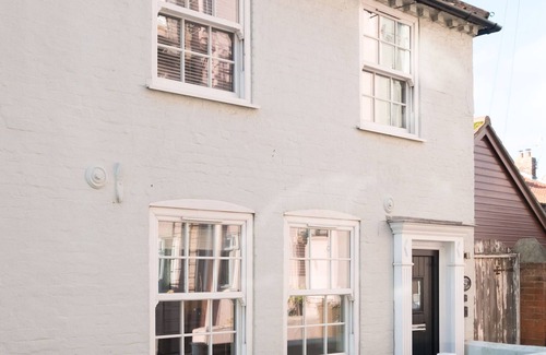 Aldeburgh Cottage | Admiral Cottage - sleeps 2 guests in 1 bedroom