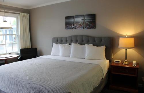 Lake George Hotel | Admiral Motel