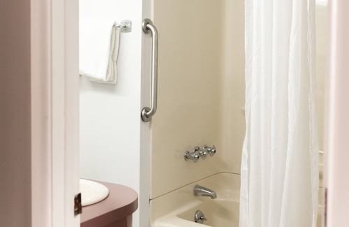 Lake George Hotel | Admiral Motel
