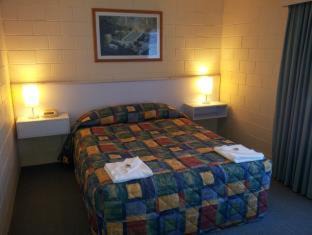 Nelson Bay Hotel | Admiral Nelson Motor Inn
