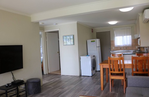 Merimbula Apartment | Admirals Lodge: Unit 5: Pet friendly (No yard)