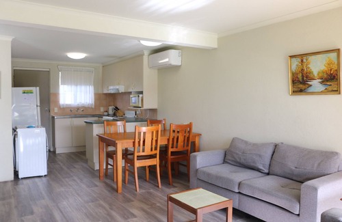 Merimbula Apartment | Admirals Lodge: Unit 5: Pet friendly (No yard)
