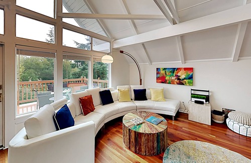 Coupeville House | Admiralty Bay beauty w/private hot tub, shared pool & beach - dog-friendly