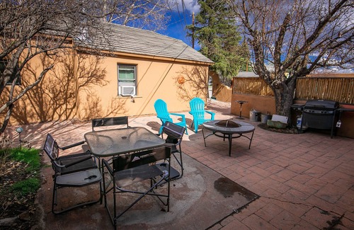 Buena Vista House | Adobe Inn - Pet Friendly and Right in Town!