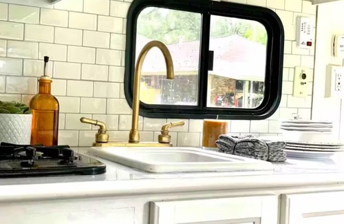 Denham Springs House | Adorable 1 bedroom camper