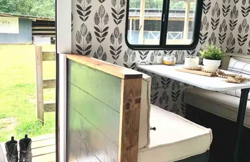 Denham Springs House | Adorable 1 bedroom camper