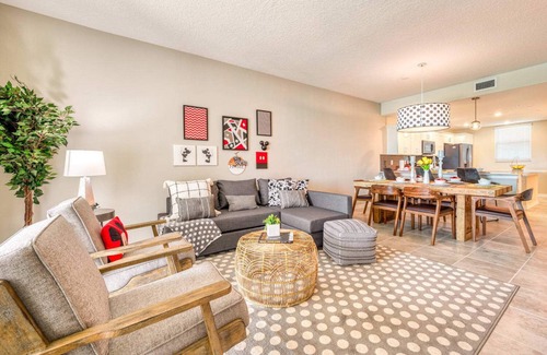 Kissimmee Condo | Adorable 2 BR close to Disney Storey Lake