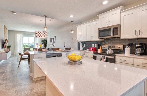 Kissimmee Condo | Adorable 2 BR close to Disney Storey Lake