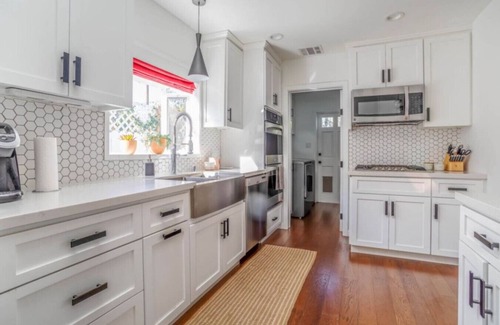 North Hollywood House | Adorable 3 bdr Home Universal Pool hot tub