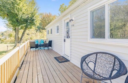 Manassas House | Adorable Accommodations