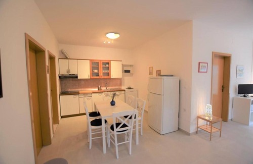 Mandre Apartment | Adorable apartment with private terrace and shared swimming pool in Mandre