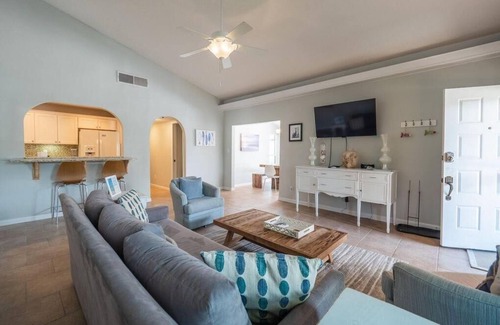 Miramar Beach Villa | Adorable beach villa, close to the beach!