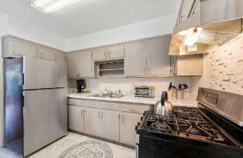 East Point Cottage | Adorable & Chic in South Atlanta/East Point with Hi speed wifi for remote work