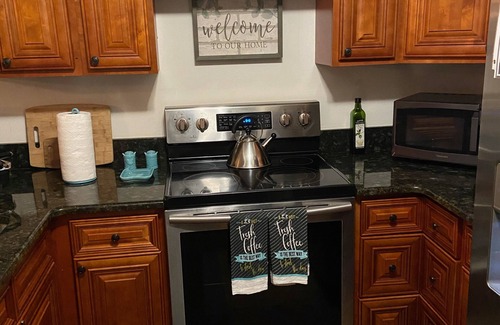 Palm Harbor Villa | Adorable Condo- 5 miles from Awesome Honey Moon Island! Upscale neighborhood!