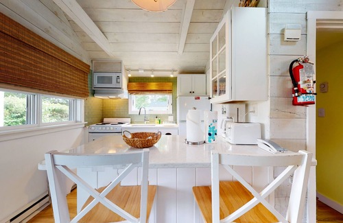 Oak Bluffs Cabin | Adorable cottage with pool, tennis courts & picnic area