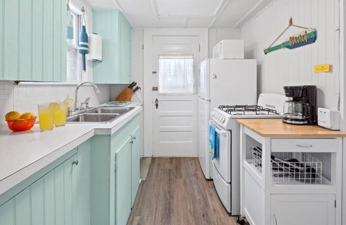 Dennis Port Cottage | Adorable Cottage! Wlk 2 Beach! Cntrl AC! Fire Pit!