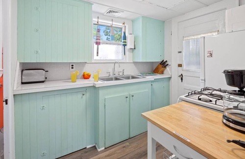 Dennis Port Cottage | Adorable Cottage! Wlk 2 Beach! Cntrl AC! Fire Pit!
