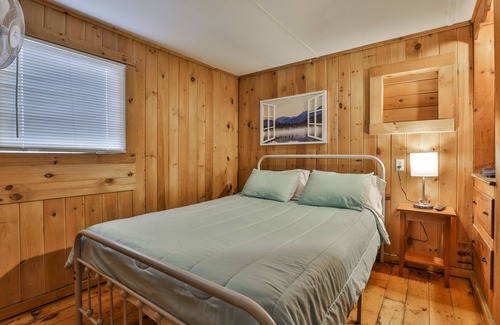 Weirs Beach Cottage | Adorable Cozy Cottage in Laconia