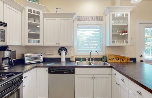 Empire House | Adorable farmhouse style home with washer/dryer, central AC, deck - near lake